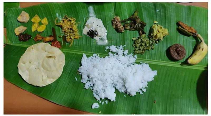 eating on banana leaf